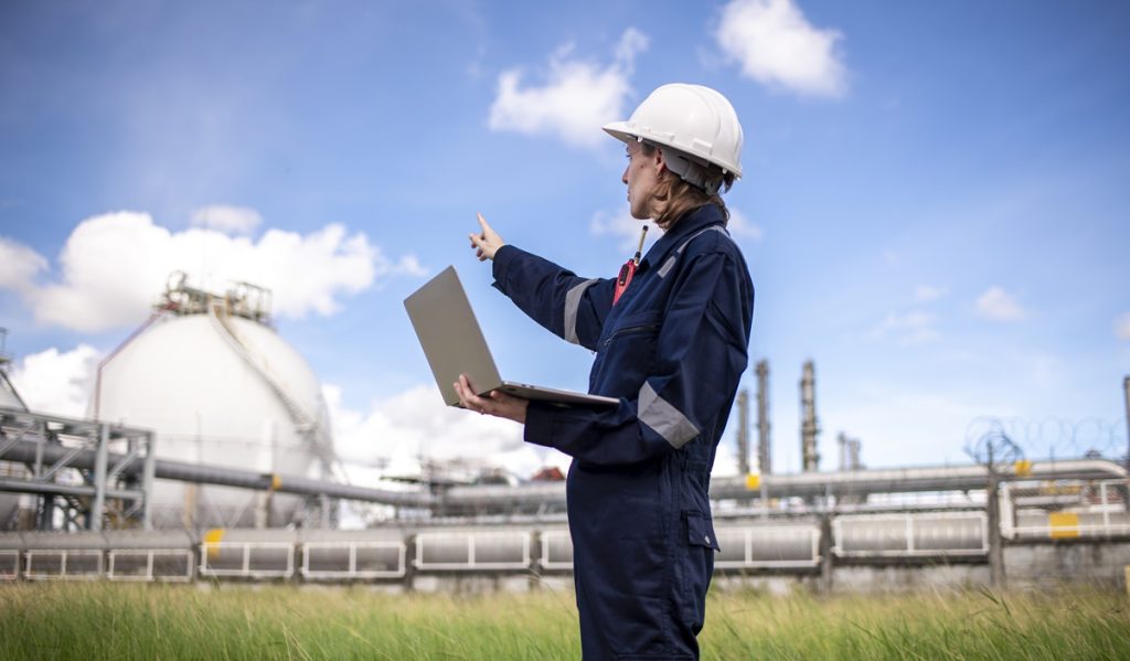The Cloud-Native Revolution: Why Oil & Gas Companies Need Both Cloud and Edge Computing to Win